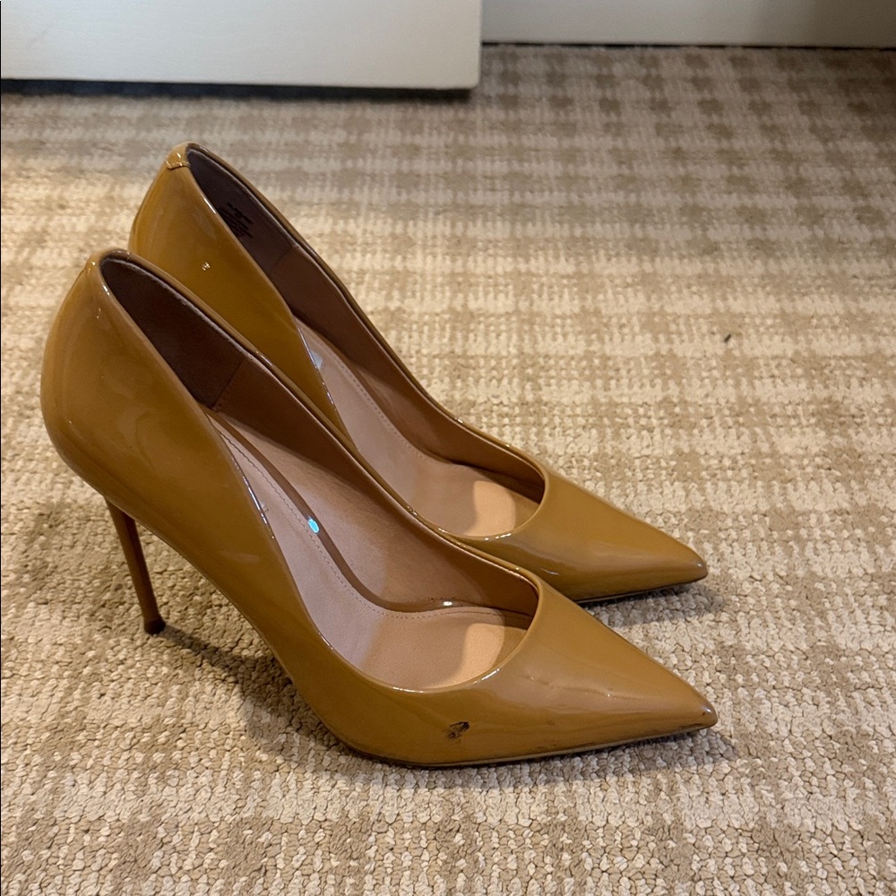 Steve Madden pointed toe nude stilleto heel